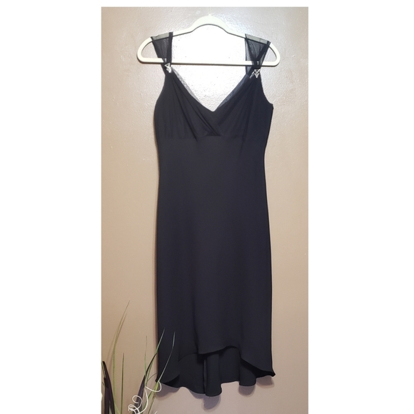 Jones Wear Dresses & Skirts - Jones Wear Midi Spaghetti Strap Dress